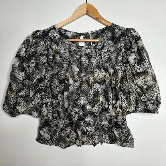 Free People NWOT Black Snakeskin XOXO Smocked Blouse Size Large - Picture 4 of 11